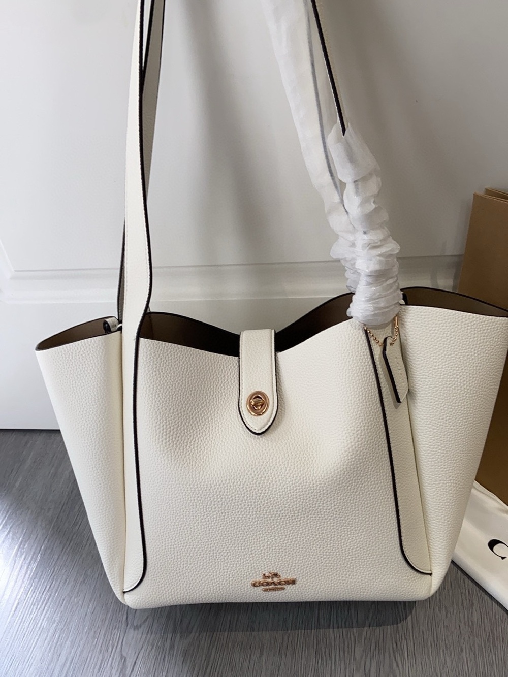Coach Cream Pebbled Leather Shoulder Tote with Gold Hardware - Picture 5 of 9